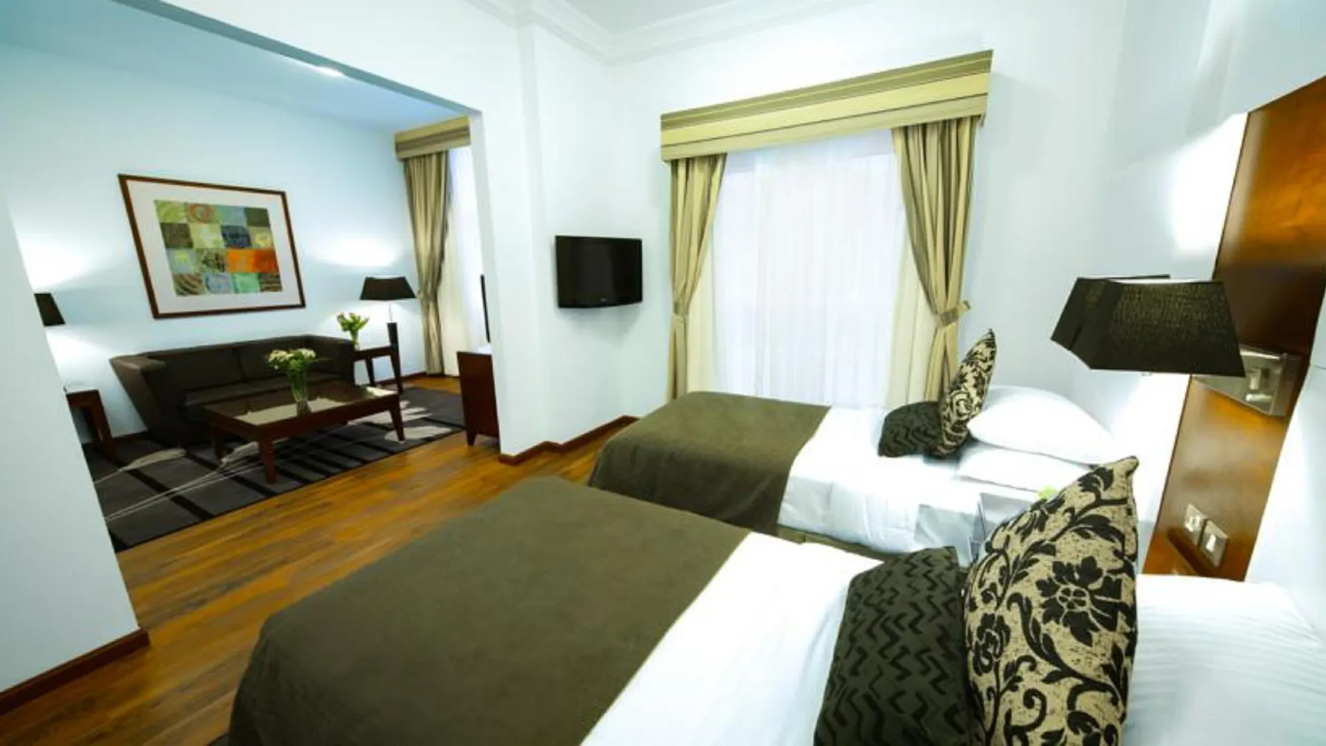 Golden Sands Hotel & Residences Charjah 4*,