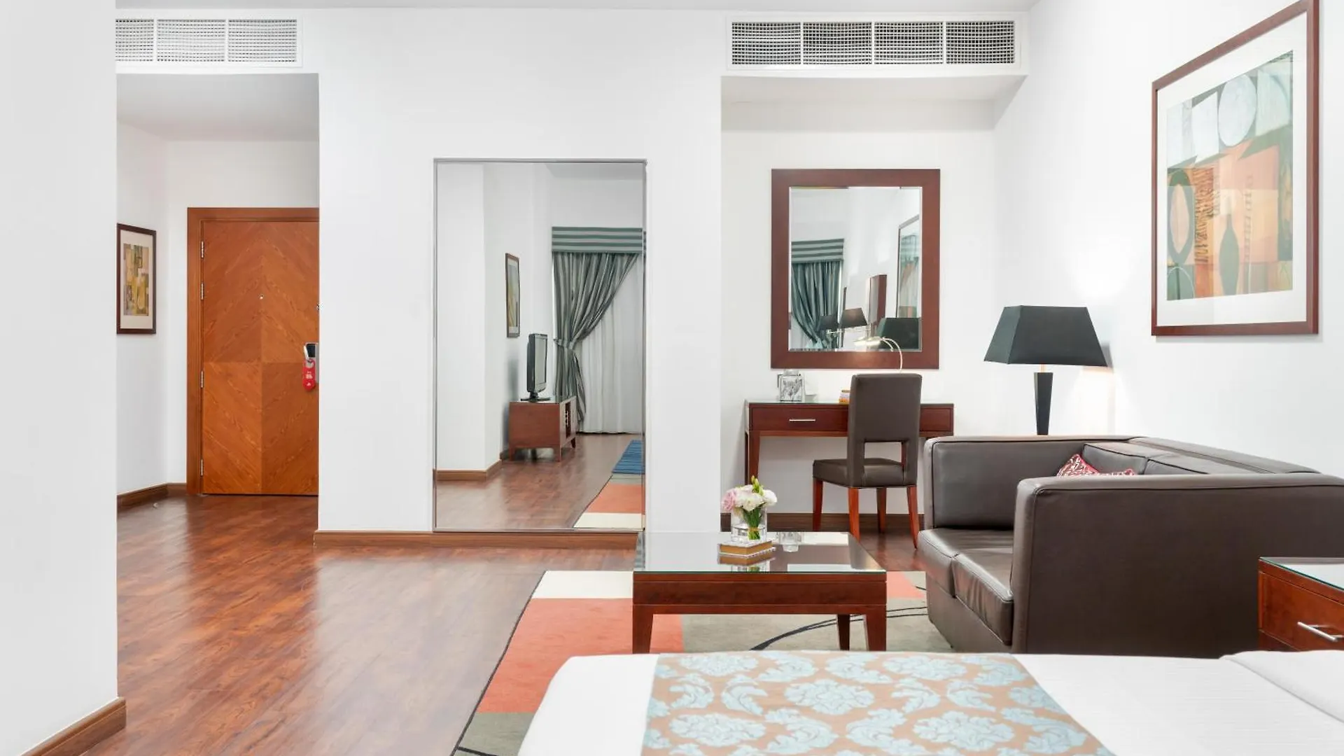 Golden Sands Hotel & Residences Şarja