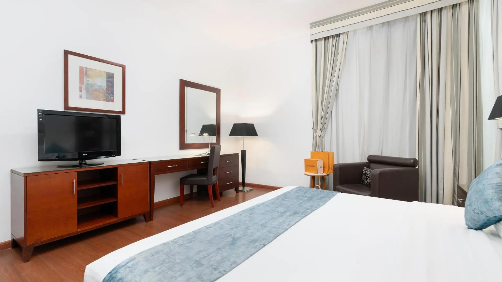 Golden Sands Hotel & Residences Şarja