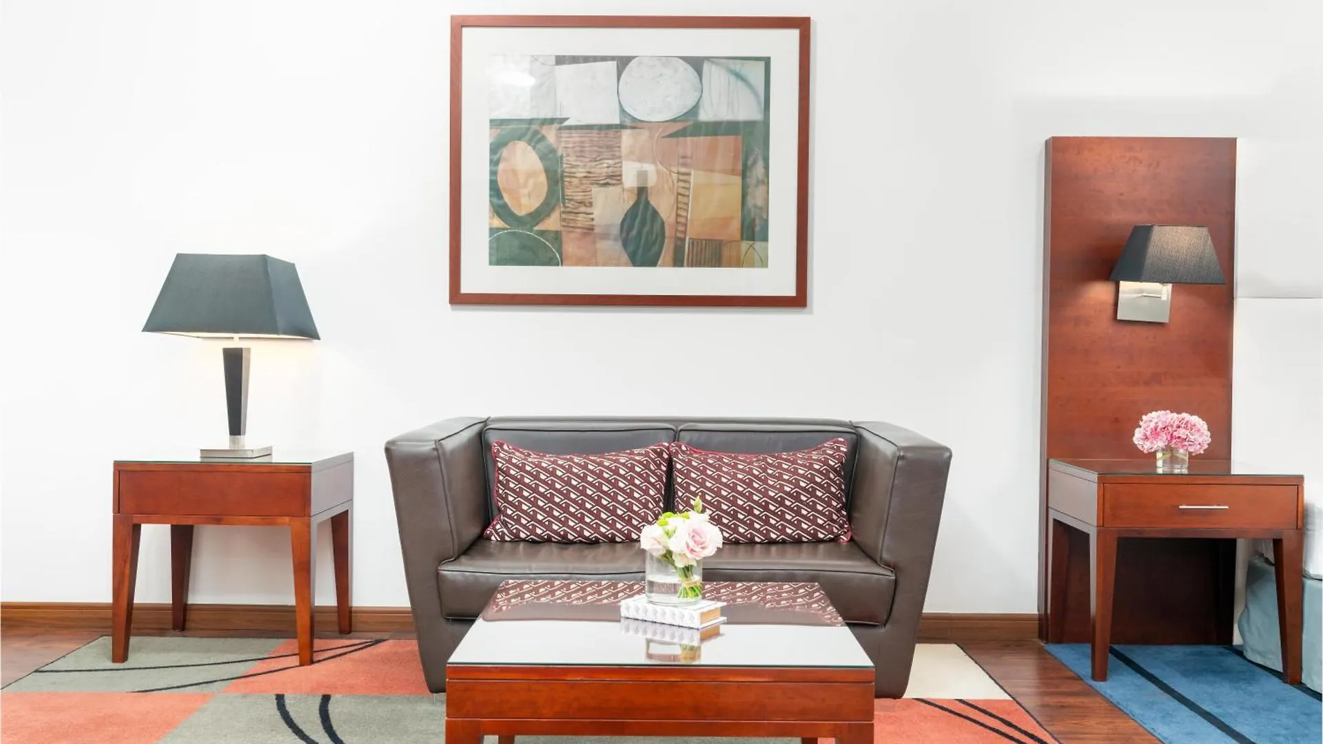 Golden Sands Hotel & Residences Şarja 4*,