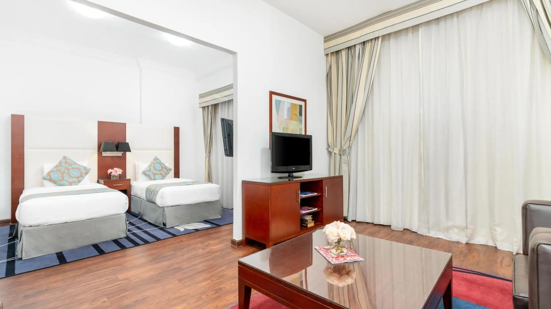 Golden Sands Hotel & Residences Sardzsa