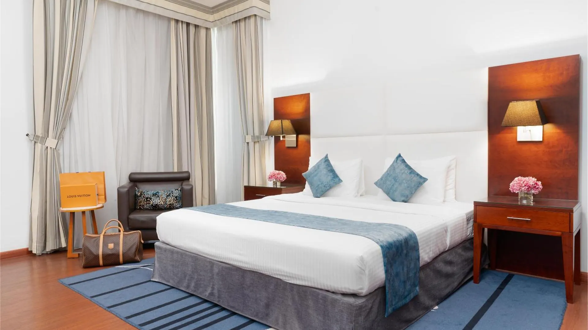 Golden Sands Hotel & Residences Sardzsa