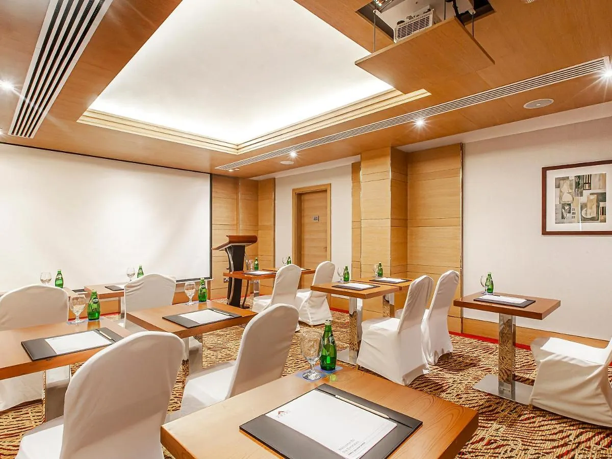 Golden Sands Hotel & Residences Sardzsa